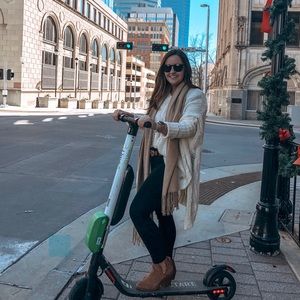 Meet your Posher, Hilary